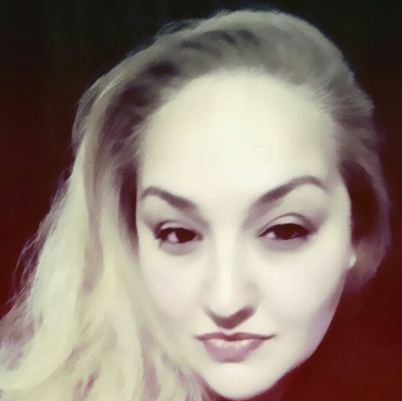 Meet your Posher, Jess - Picture 2 of 2